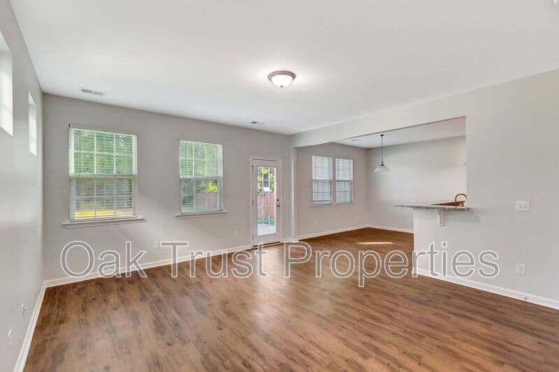 Moncks Corner House: 220 Lazy River Lane