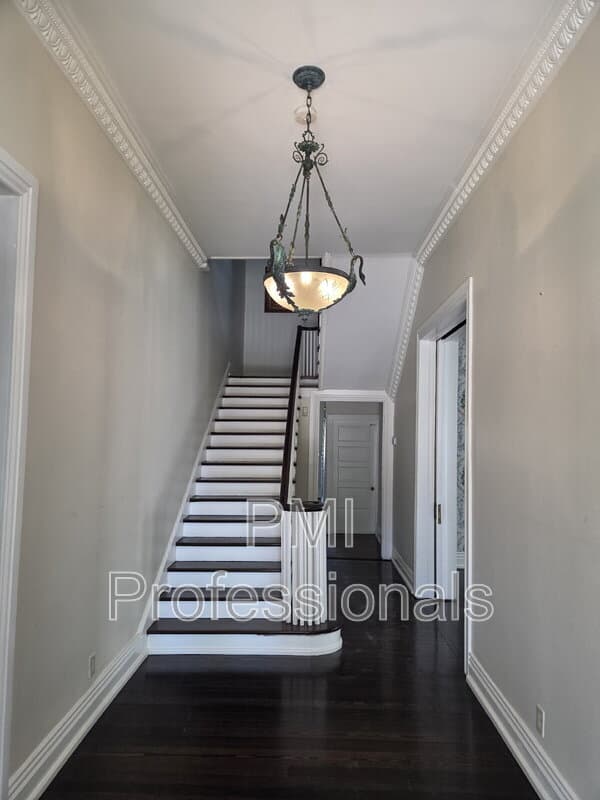 Murfreesboro House: 401 E Main St