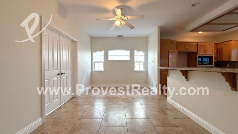 Victorville House: 18064 Mariner Dr