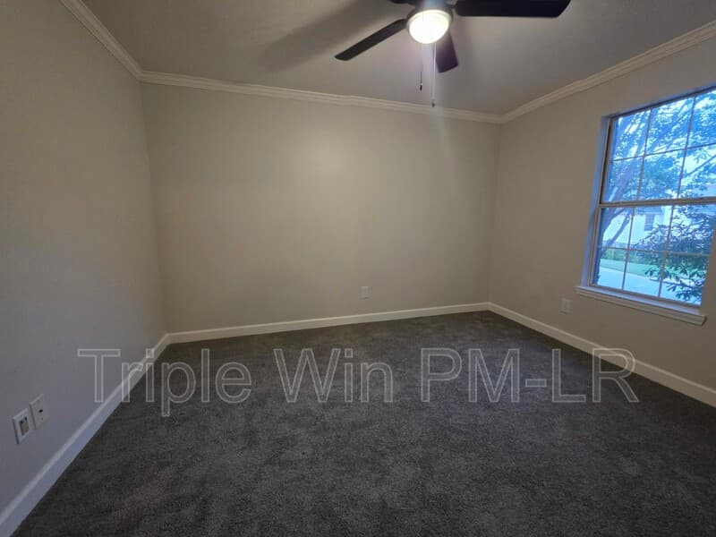 Little Rock House: 12512 Woodbury Dr