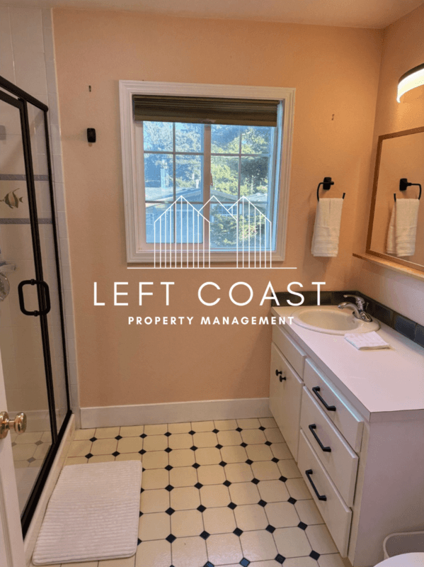 Lincoln City House: 1445 Southwest Coast Avenue