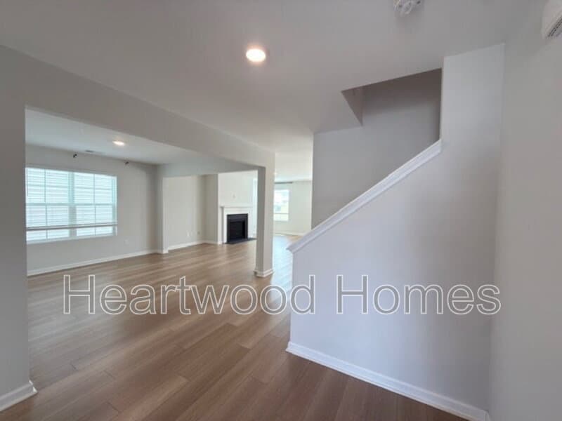 Elgin House: 406 Eclipse Lane