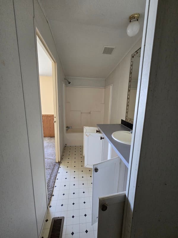 Fayetteville House: 2412 Cattail Cir