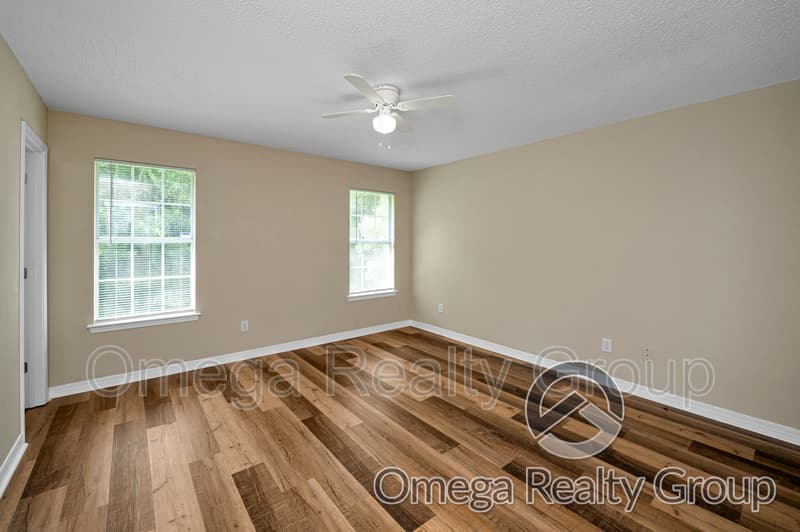 Mobile House: 3020 Barlett Dr