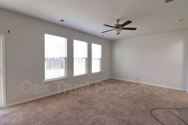 North Charleston House: 7716 Haywood Street