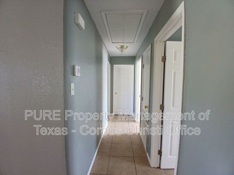 Corpus Christi House: 1941 Sunnycrest St
