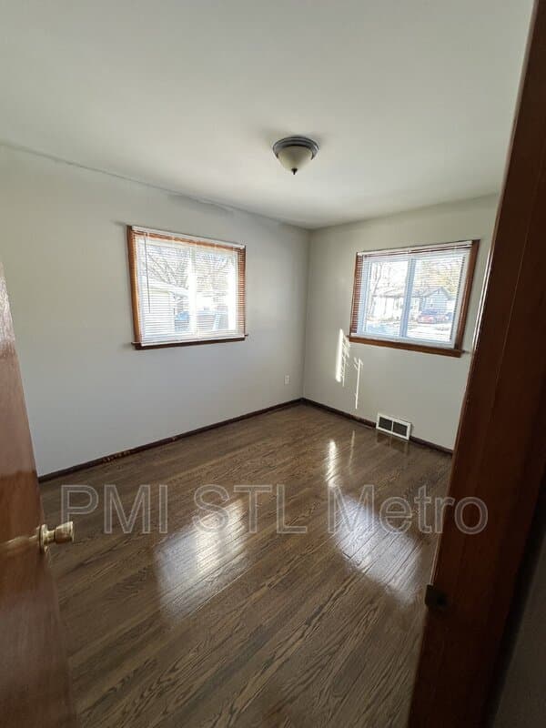 Saint Louis House: 1450 Fairmeadows Ln