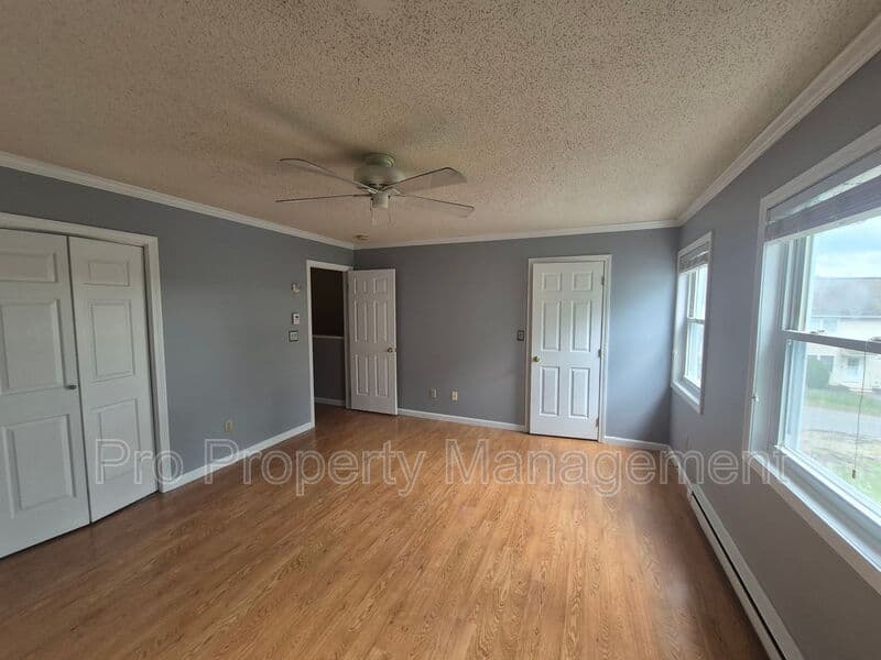Waterbury House: 111 Mohican Ave