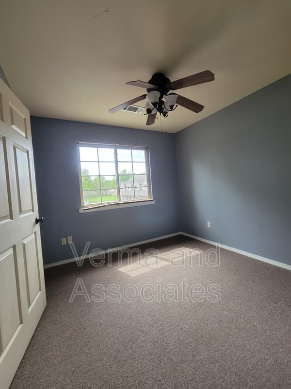 Centerton Townhome: 192 Fair St