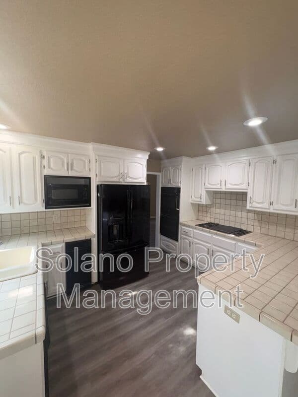 Fairfield House: 3426 Glen Ellen Dr