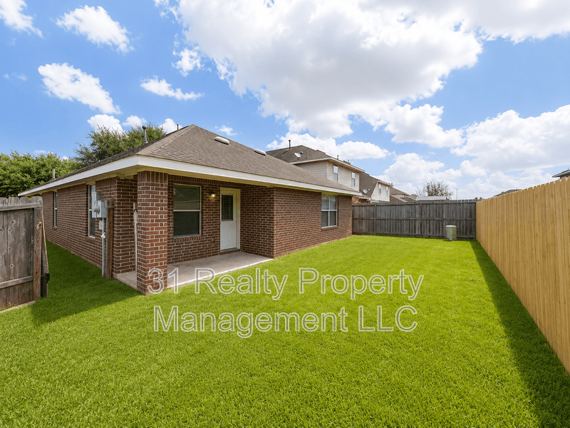 Fresno House: 2119 Hawthorne Brook