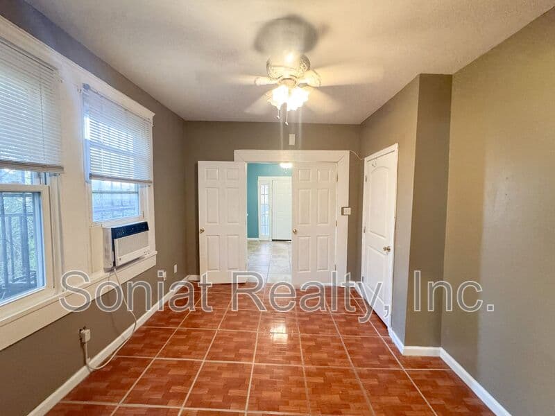 New Orleans House: 1121 S. Genois St.