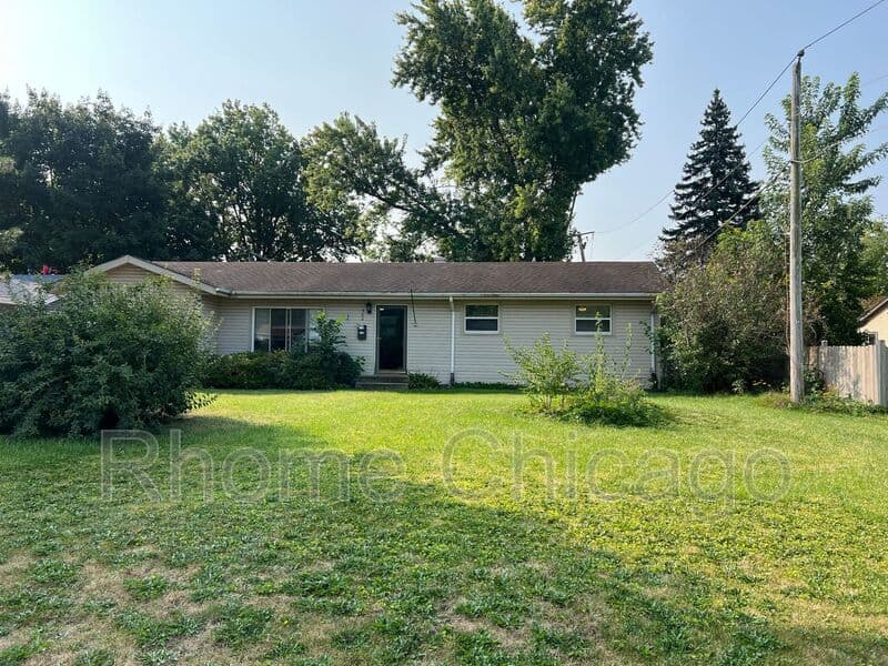 Carol Stream House: 564 Chippewa Trail