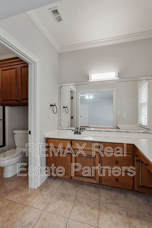 Sumrall House: 107 Raybourn Rd