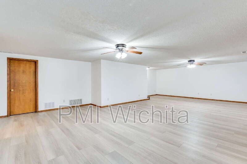 Wichita House: 6514 W Briarwood Ave