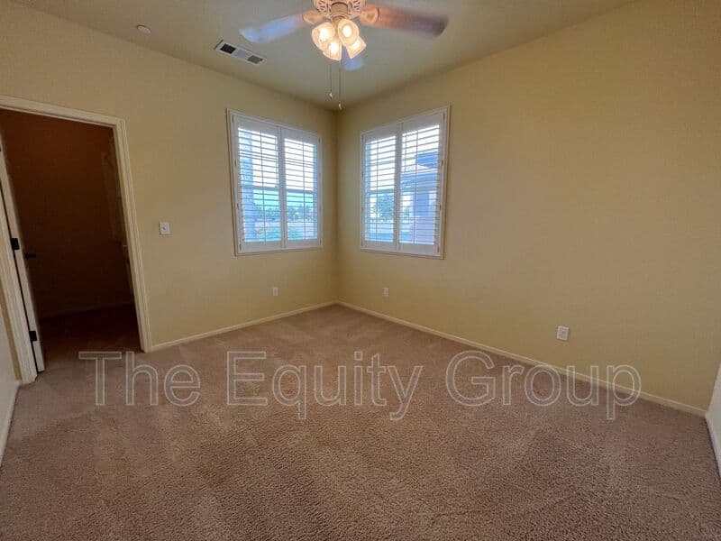 Porterville House: 2139 W Clare Ave