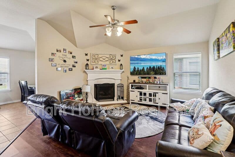 Fort Worth House: 8221 Mule Deer Run