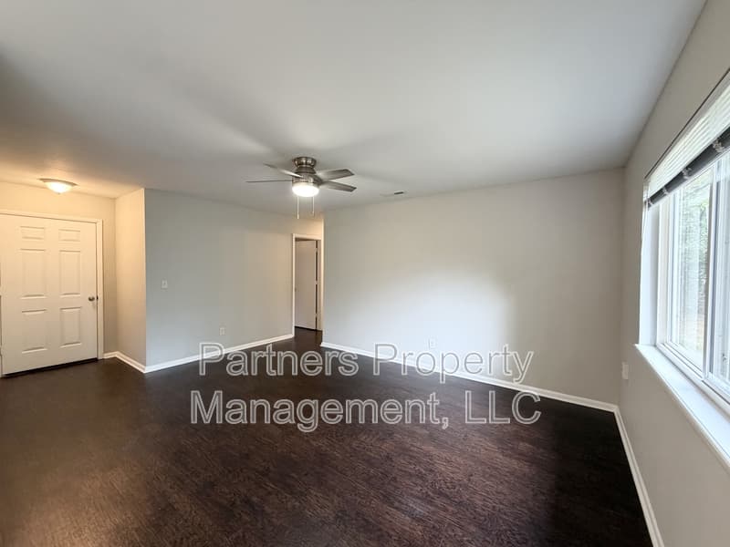 Fayetteville House: 408 West Nightingale Circle