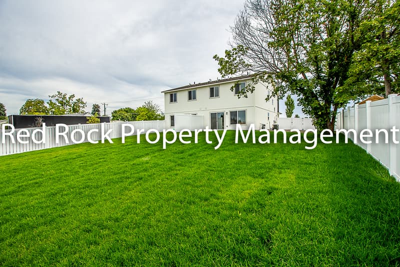 Spokane Valley Condo: 2009 North Flora Road