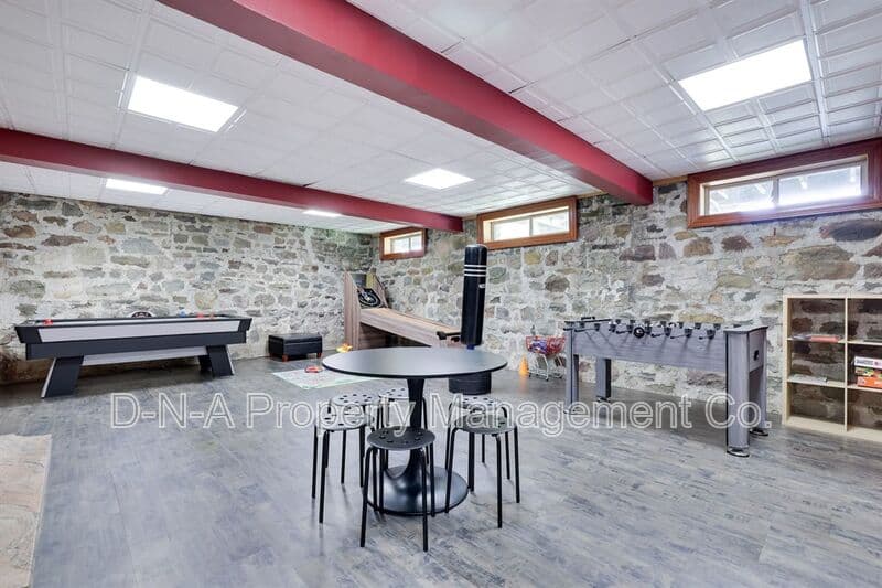 Mount Pocono House: 133 Montanesca Road