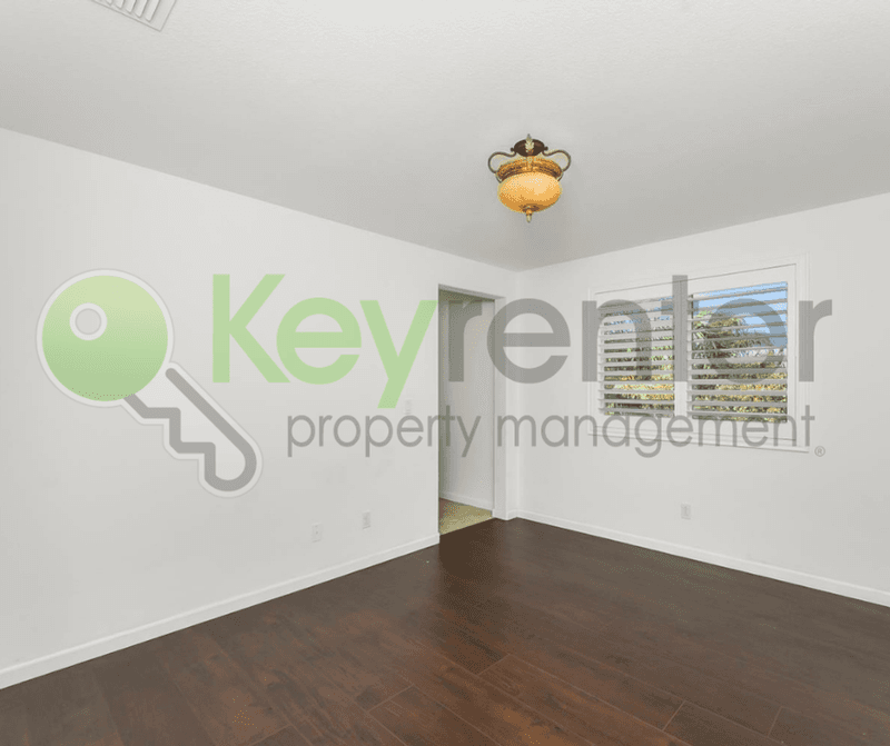 Lincoln House: 1552 Flora Way