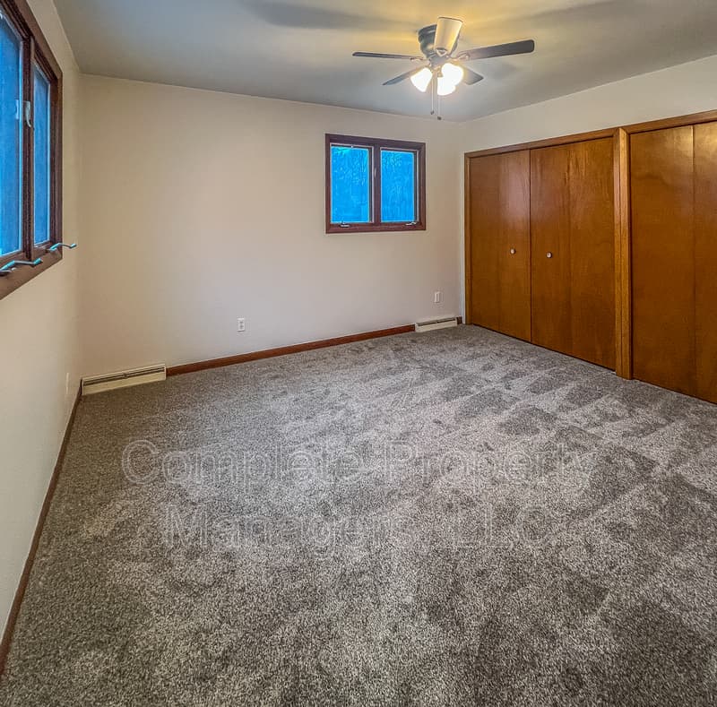 Owatonna House: 118 Franklin Avenue