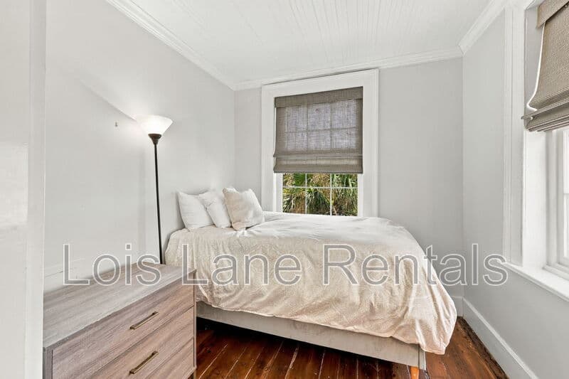 Charleston House: 22 Wentworth Street