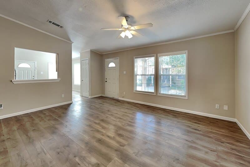 Dallas House: 13753 Biggs St