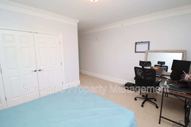 Cary Condo: 933 Portstewart Dr