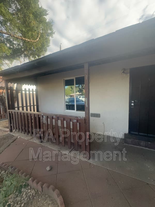 Albuquerque Condo: 117 40th St NW