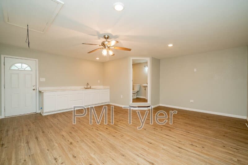 Gilmer House: 1021 N Montgomery St