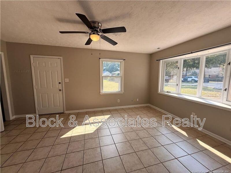 Hope Mills House: 4805 Fellows Ct