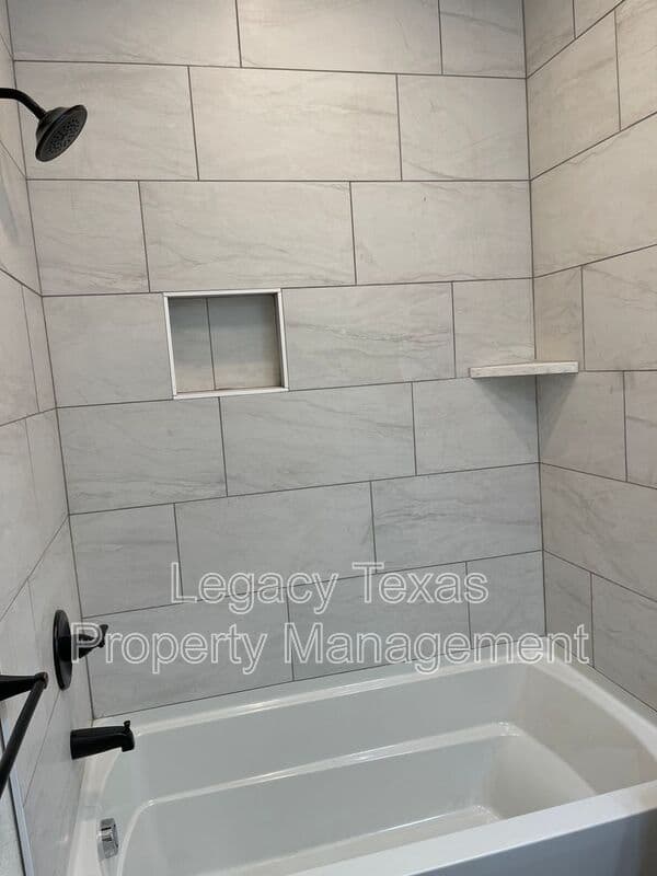 Cleburne House: 2321 CR 704 B