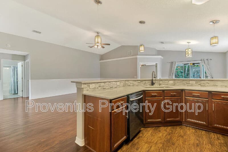 Navarre House: 2058 Catline Circle