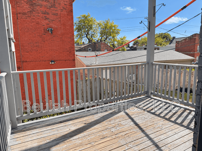St. Louis House: 2012 S. 12th St - 1F