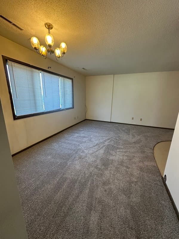 Hiawatha Condo: 980 Eisenhower Rd