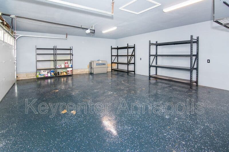 Crownsville House: 840 Valentine View