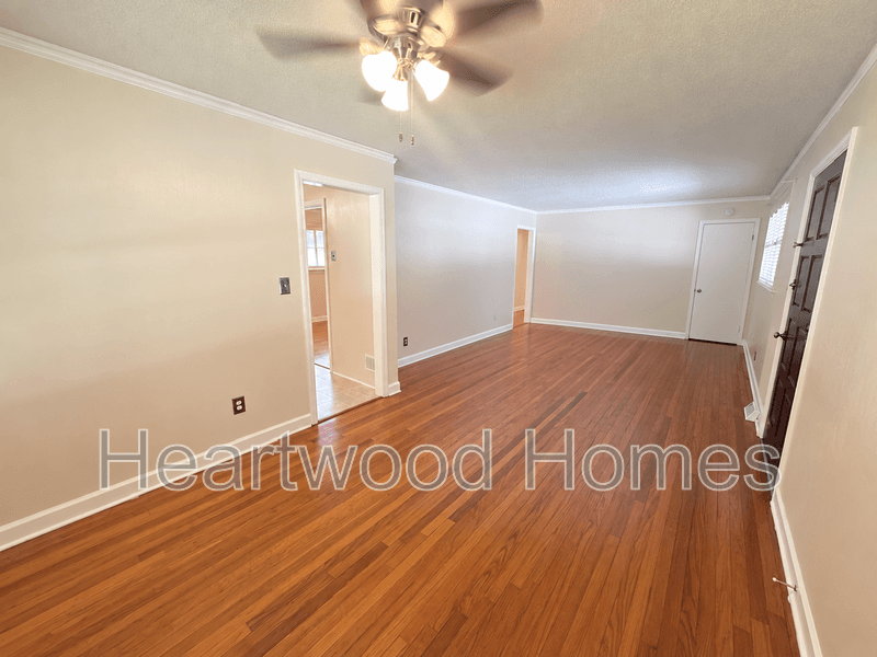 Columbia House: 1213 Deerwood Street