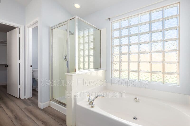Glendale House: 21295 N 69th Ave