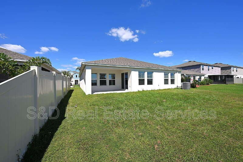 Lakeland House: 5511 Arlington River Drive