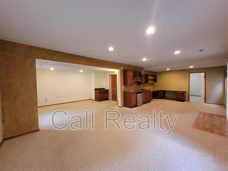 Spokane House: 4720 S Pender Ln
