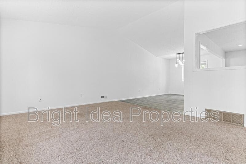 Woodbury House: 1716 Evergreen Drive