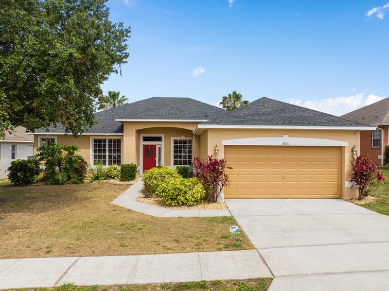 Davenport House: 825 Wildflower Rd