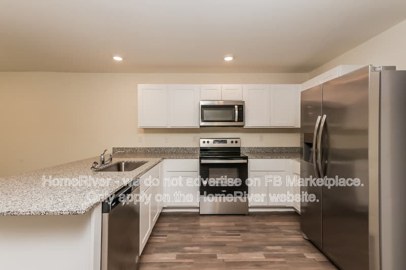 Port Charlotte House: 2465 Crockett St