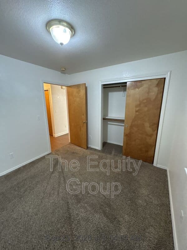 Visalia House: 2619 S Maselli