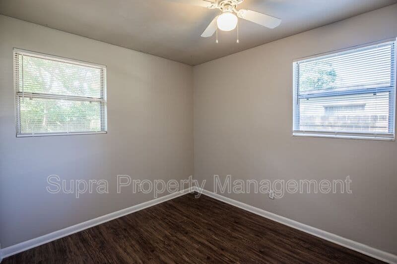 Jacksonville House: 6722 Frye Ave
