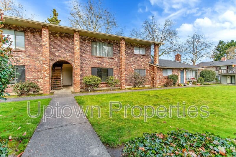 Beaverton House: 5660 SW 180th Ave