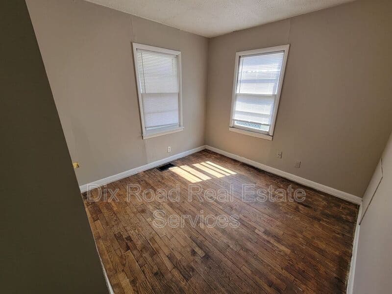 Fairfield Township House: 2029 Pater Avenue