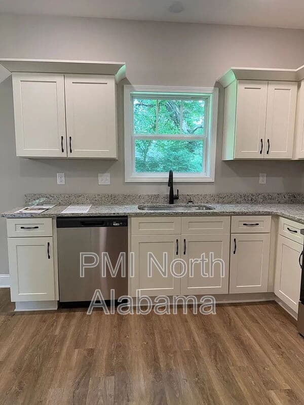 Huntsville House: 1713 Golf Club Lane Northwest