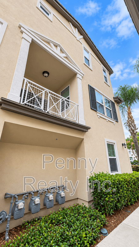 San Diego Townhome: 3011 Pacific Palm Way